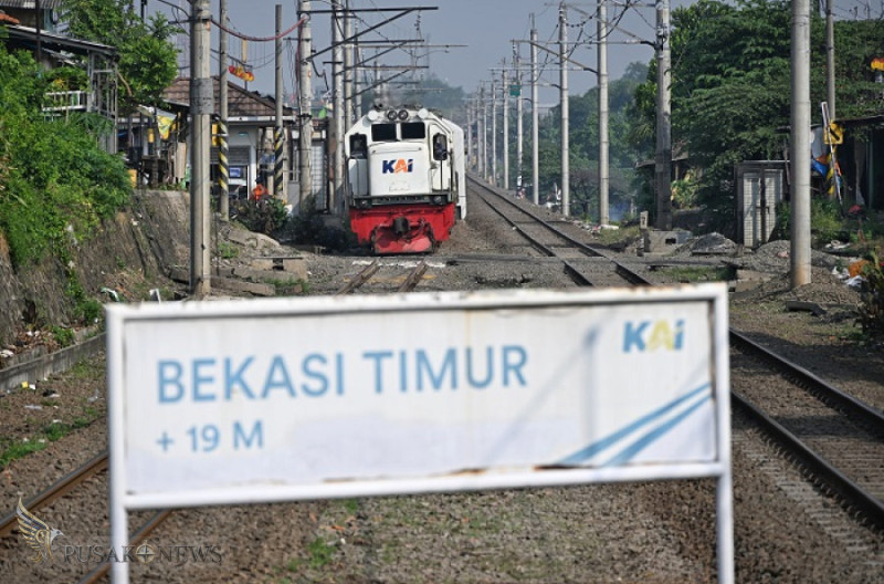 Instruksi Presiden Prabowo mengenai penertiban perlintasan sebidang pascainsiden kecelakaan Kereta Api (KA) Argo Bromo Anggrek dengan kereta rel listrik (KRL) di Bekasi Timur.