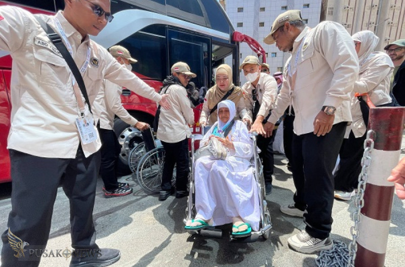 Breaking News! 360 Jemaah Haji Indonesia Perdana Resmi Tiba di Makkah