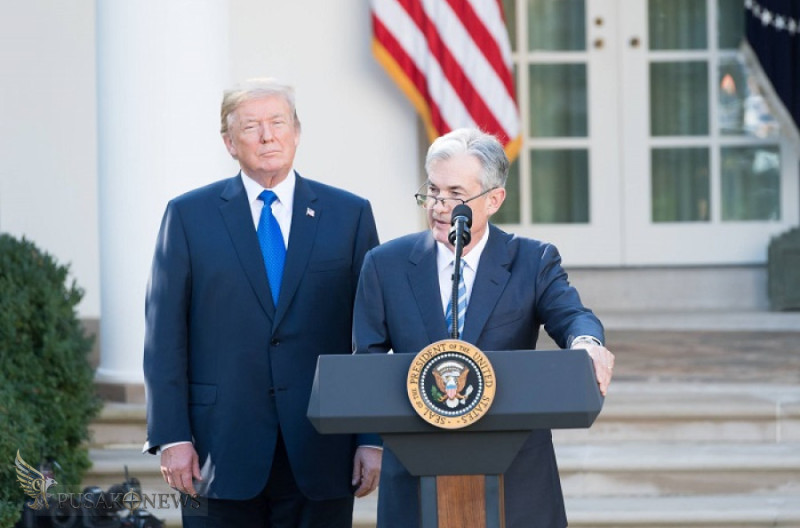 Donald Trump-Ketua The Fed Jerome Powell.
©PusakoNews.com/red