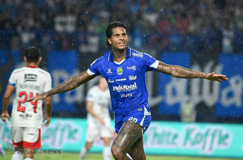 Selebrasi Ramon Tanque dalam laga pekan ke-27 Super League 2025-2026 Persib vs Bali United di Stadion Gelora Bandung Lautan Api, Minggu (12/4/2026).
©PusakoNews.com/red