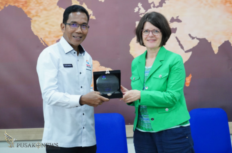 Sekretaris Jenderal Ombudsman RI Suganda Pandapotan Pasaribu menerima kunjungan Ombudsman Portland Jennifer Croft