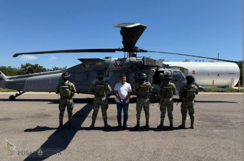 Anggota Pasukan Khusus Meksiko mengawal Audias Flores, yang dikenal sebagai “El Jardinero”, seorang komandan utama Kartel Generasi Baru Jalisco yang kuat, di negara bagian Nayarit bagian barat, Meksiko. Secretaria de Marina