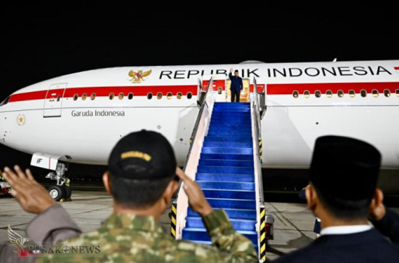 Presiden Republik Indonesia Prabowo Subianto bertolak menuju Moskow, Federasi Rusia, melalui Pangkalan TNI AU Halim Perdanakusuma, Jakarta, sekitar pukul 23.10 WIB, pada Minggu malam, 12 April 2026. 
©PusakoNews.com/BPMI Setpres
