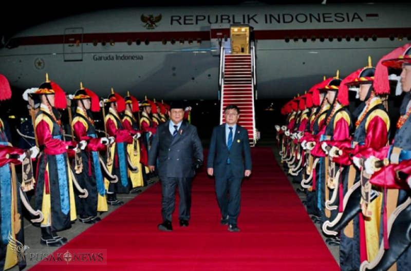 Presiden Republik Indonesia Prabowo Subianto tiba di Pangkalan Udara Militer Seongnam, Seoul, Republik Korea, pada Selasa, 31 Maret 2026. 
©PusakoNews.com/BPMI Setpres