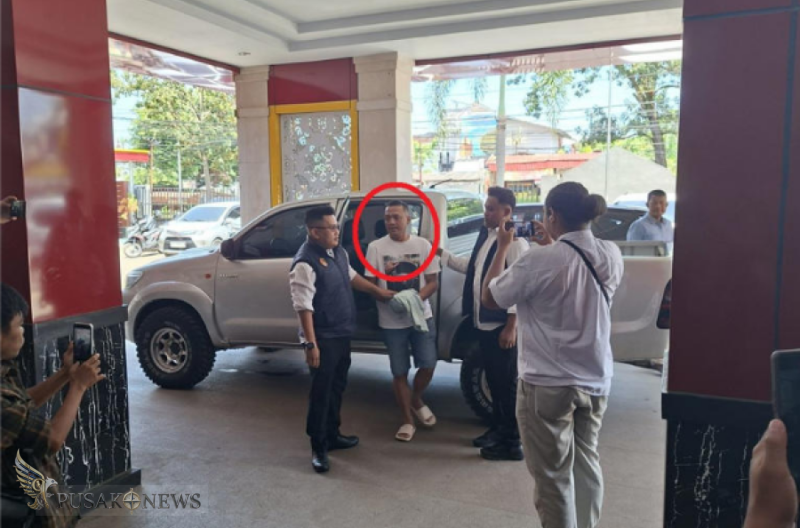 Dikejar Polisi hingga Jawa Barat, Bos Showroom Akhirnya Tertangkap.
©PusakoNews.com/red
