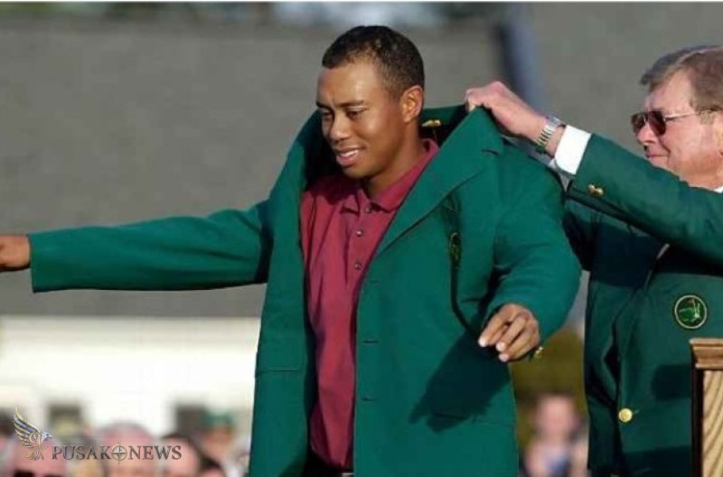 Tiger Woods, yang menjuarai Masters pada 2001 dan 2002.
