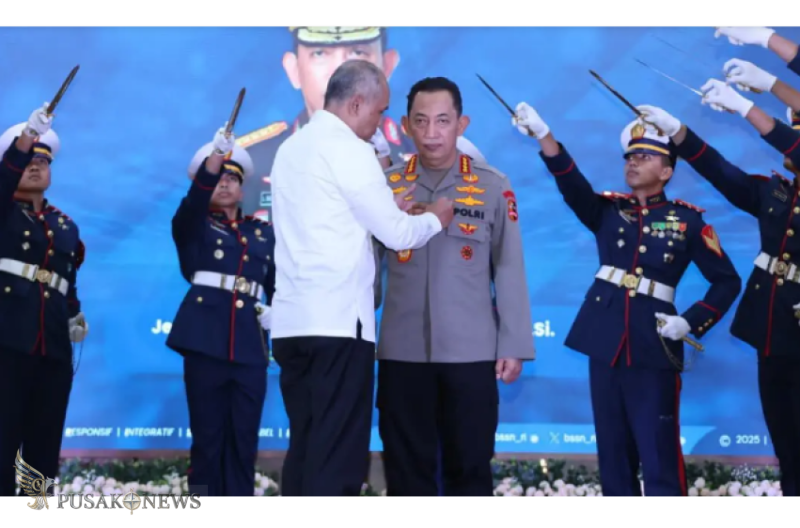 Kapolri Terima Adhi Bhakti Senapati, Perkuat Sinergi Keamanan Siber Nasional