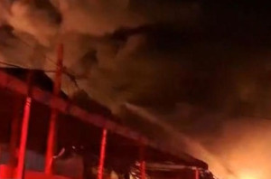 Detik-Detik Kebakaran Besar di Kalideres, Asap Tebal Selimuti Pergudangan Miami