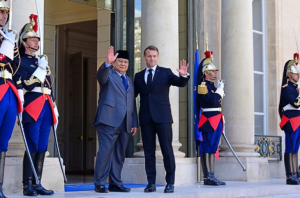 Presiden Prabowo Disambut Pasukan Kehormatan di Istana Élysée, Perkuat Hubungan Indonesia–Prancis