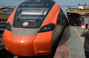 India Resmikan Kereta Sleeper Modern Vande Bharat, Hadirkan Pengalaman Perjalanan Malam yang Lebih Cepat dan Nyaman