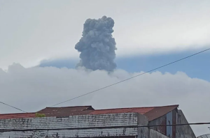Erupsi Gunung Marapi, Kolom Abu Capai 1,6 Kilometer