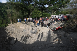 Sedikitnya 14 Tewas dalam Ledakan Bom di Jalan Raya Kolombia, Bagian dari Gelombang Serangan Teror