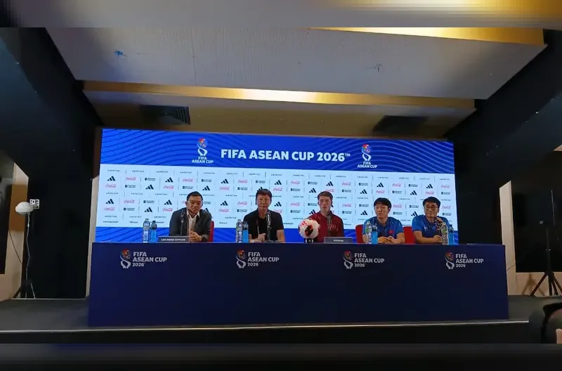 Press Conference Vietnam pada Jumat (2/10/2026) Kim Sang Sik, Pelatih Timnas Vietnam.