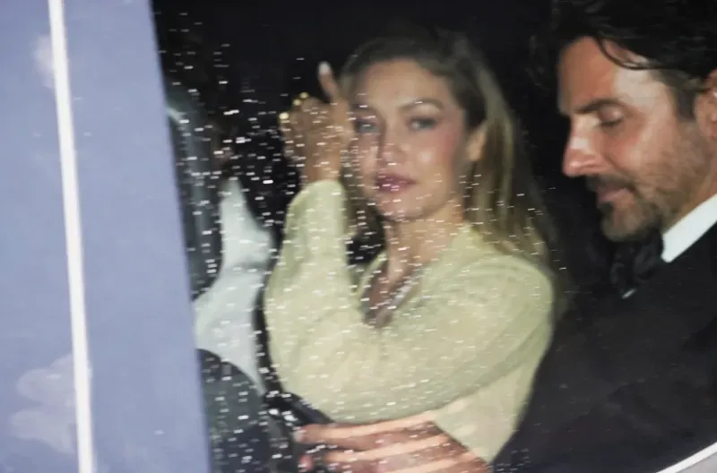 Gigi Hadid dan Bradley Cooper termasuk di antara para tamu yang hadir di pernikahan Taylor Swift dan Travis Kelce di Madison Square Garden