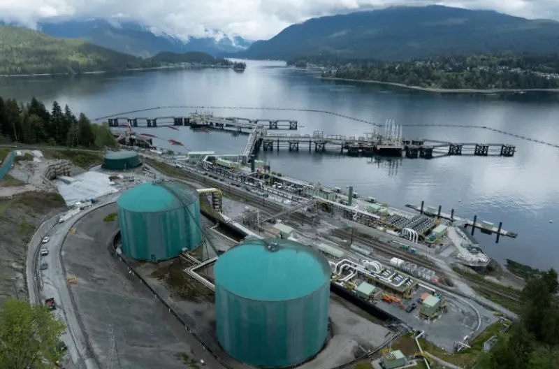 Pemandangan dari drone di ujung proyek perluasan pipa Trans Mountain di Burnaby, British Columbia, Kanada