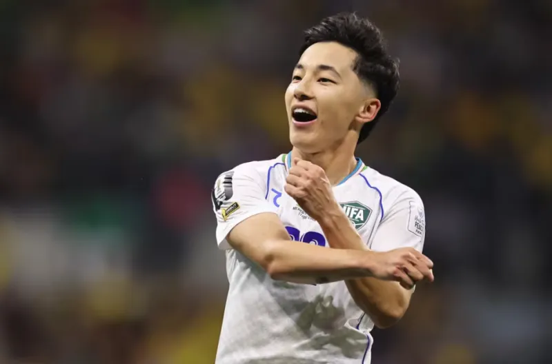 Abbosbek Fayzullaev merayakan gol pertama Uzbekistan di Piala Dunia
