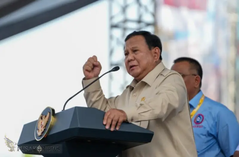 Presiden Prabowo Subianto menegaskan komitmen pemerintah dalam meningkatkan kesejahteraan pengemudi transportasi online (ojol) saat menghadiri Peringatan Hari Buruh Internasional di kawasan Lapangan Silang Monumen Nasional (Monas), Jakarta, Jumat, 1 Mei 2