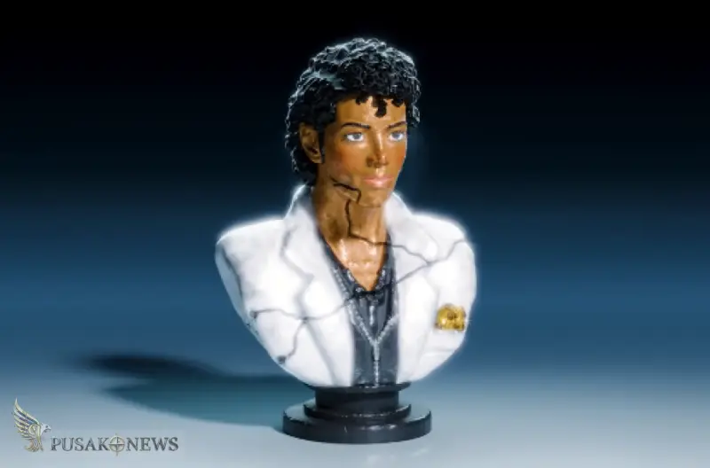 Ilustrasi: Biopik Michael Jackson Dirombak Total! Adegan Kontroversial Mendadak Dihapus.
©PusakoNews.com/red