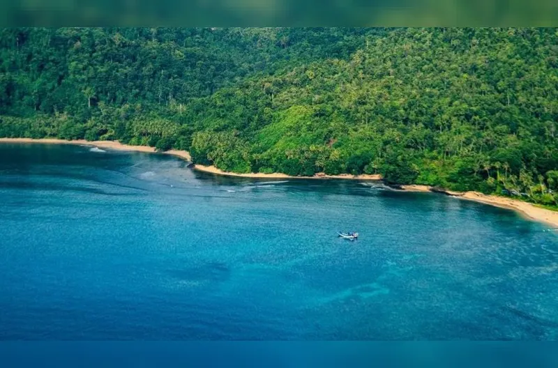 Pemandangan udara Kampung Yenbekaki di Waigeo Timur, Raja Ampat