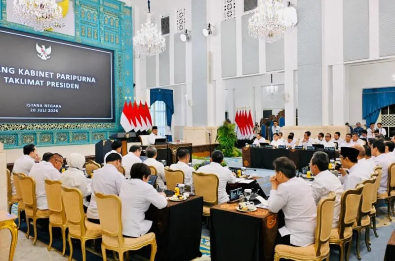 Presiden Prabowo Subianto menyampaikan taklimat pada Sidang Kabinet Paripurna (SKP) yang digelar di Istana Negara, Jakarta pada Senin, 20 Juli 2026.