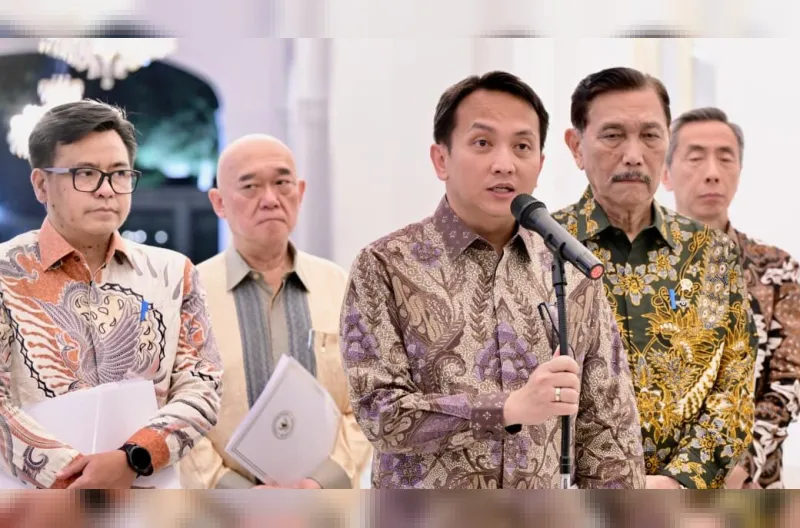 Anggota sekaligus Sekretaris Eksekutif Dewan Ekonomi Nasional (DEN) Septian Hario Seto menyampaikan keterangan pers usai diterima Presiden Prabowo Subianto di Istana Merdeka, Jakarta, pada Selasa, 20 Oktober 2026.
