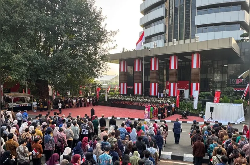 Peringatan Hari Ulang Tahun ke-81 Republik Indonesia di kompleks KPK, Jakarta, Senin, 17 Agustus 2026.
