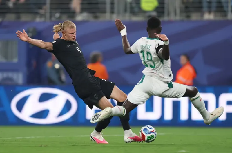 Intensitas pertandingan yang sangat tinggi saat Norwegia vs Senegal