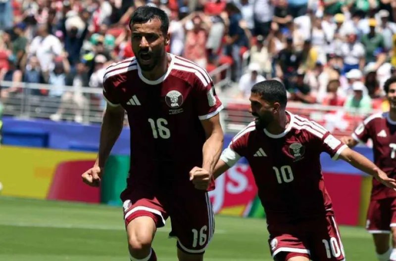 Boualem Khoukhi merayakan gol penyeimbang Qatar di menit-menit akhir melawan Swiss