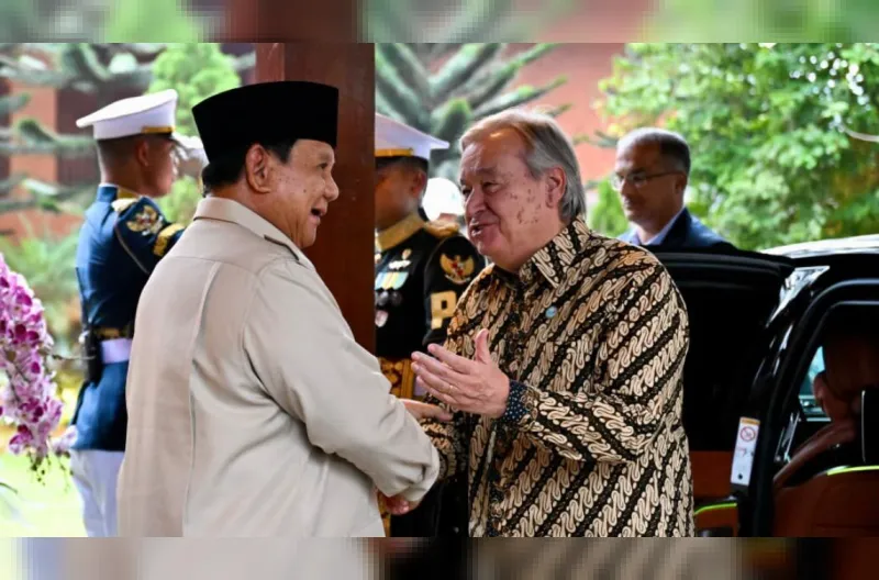 Presiden Republik Indonesia Prabowo Subianto menerima kunjungan kerja Sekretaris Jenderal Perserikatan Bangsa-Bangsa (Sekjen PBB) António Guterres di kediaman pribadi Presiden di Hambalang, pada Minggu, 18 Oktober 2026.