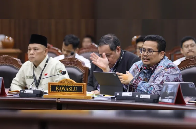 Rahmat Bagja Ketua Bawaslu saat memberikan keterangan pada sidang pemeriksaan Perselisihan Hasil Pemilihan Umum, Rabu (23/09) di Ruang Sidang MK.