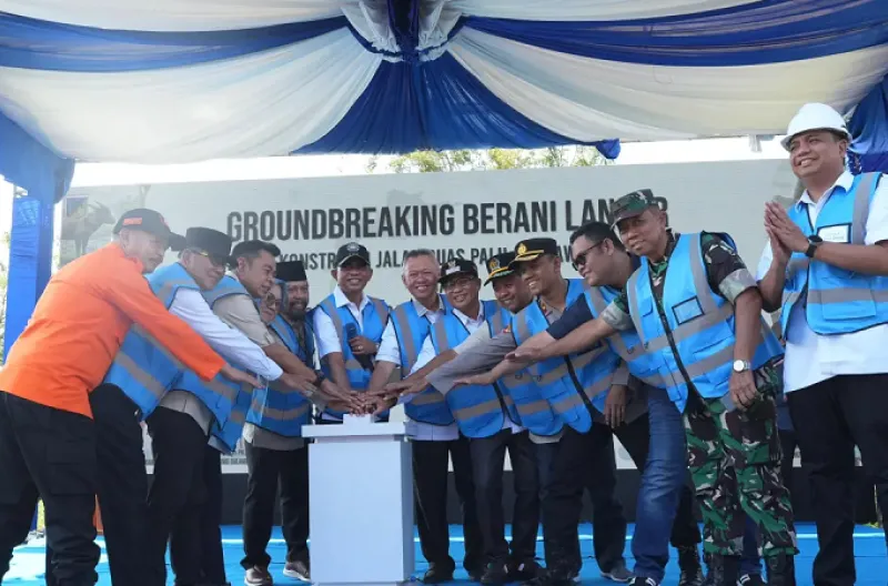 Gubernur Sulawesi Tengah Anwar Hafid melakukan groundbreaking Program Berani Lancar di Desa Kota Pulu, Kabupaten Sigi, Minggu (7/6/2026), menandai dimulainya pembangunan dan rekonstruksi jalan serta jembatan senilai Rp604,8 miliar di berbagai daerah.