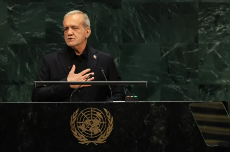Presiden Iran Masoud Pezeshkian berbicara selama sesi ke-81 Majelis Umum Perserikatan Bangsa-Bangsa di markas besar PBB pada 23 September 2026, di Kota New York