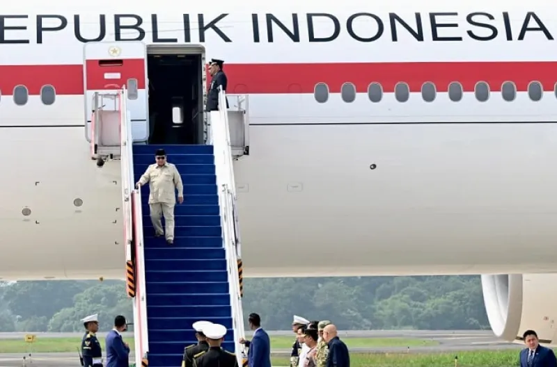 Presiden Prabowo Subianto tiba di Tanah Air pada Sabtu, 30 Mei 2026, melalui Pangkalan TNI AU Halim Perdanakusuma, Jakarta, sekitar pukul 10.00 WIB, usai menyelesaikan rangkaian kunjungan resmi kenegaraan di Paris, Republik Prancis.
