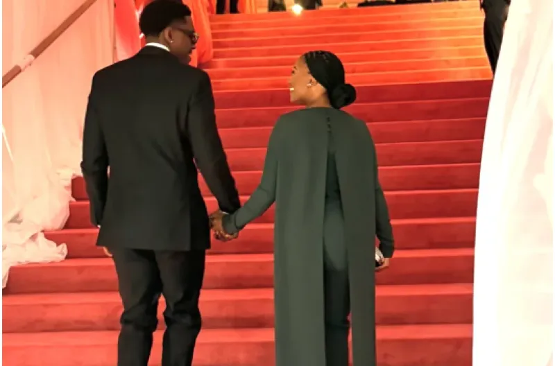 Sebuah foto dari akun Instagram Rob dan Joann Jordan memberikan tampilan pertama dari dalam pernikahan Taylor Swift dan Travis Kelce