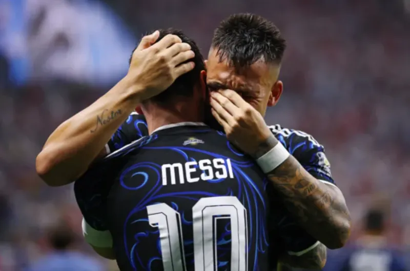 Messi Bersinar dengan Dua Assist, Argentina Hancurkan Mimpi Inggris ke Final Piala Dunia