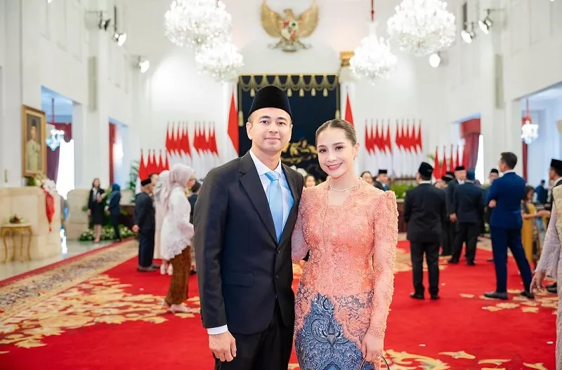 Pasangan Raffi Ahmad dan Nagita Slavina, resmi mengambil alih kendali PT Satu Visi Putra Tbk (VISI)