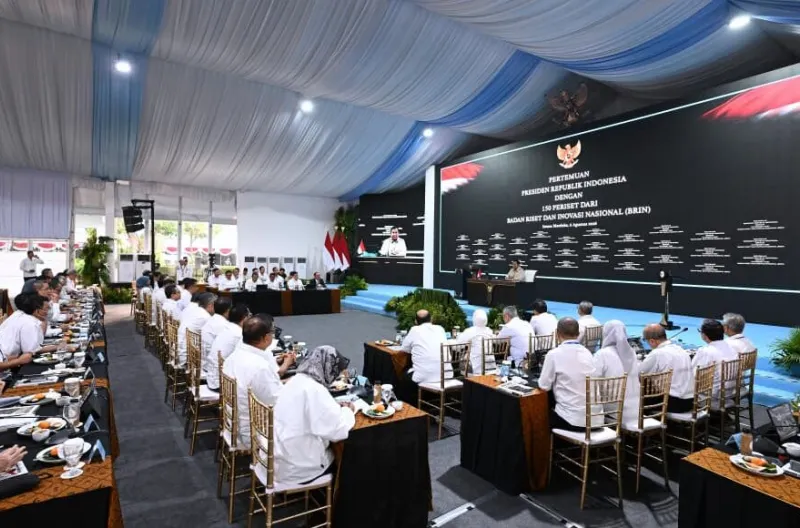 Presiden Prabowo Subianto melakukan pertemuan dengan 150 periset dari Badan Riset dan Inovasi Nasional (BRIN) di Istana Kepresidenan Jakarta, pada Kamis, 6 Agustus 2026