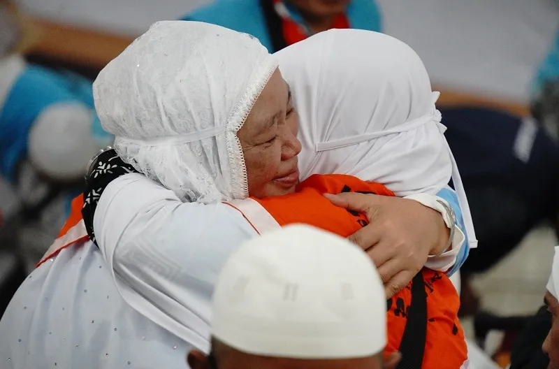 Sebanyak 352 jemaah haji asal Kabupaten Langkat bersama enam orang petugas yang tergabung dalam Kelompok Terbang (Kloter) KNO-02 Debarkasi Medan Tahun 1447 Hijriah/2026 Masehi telah tiba kembali di Tanah Air melalui Bandara Internasional Kualanamu, Kabupa