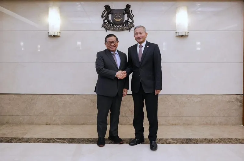 Gubernur DKI Jakarta, Pramono Anung melakukan pertemuan dengan Menteri Pembangunan Nasional Singapura, Chee Hong Tat, dan Menteri Luar Negeri Singapura, Vivian Balakrishnan di Singapura pada 14-15 Juni 2026.