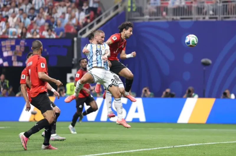 VAR, Messi, dan Gol Menit 90+2! Argentina Lolos Lewat Laga Paling Dramatis dan Kontroversi