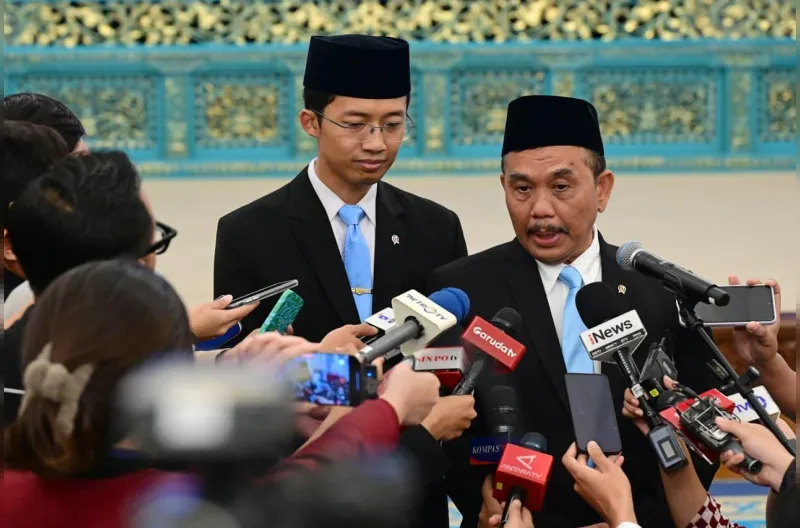 Syahganda Nainggolan dilantik sebagai Kepala Badan Komunikasi Pemerintah dan Fadli Tri Hartono sebagai Wakil Kepala berdasarkan Keppres Nomor 106/P Tahun 2026.