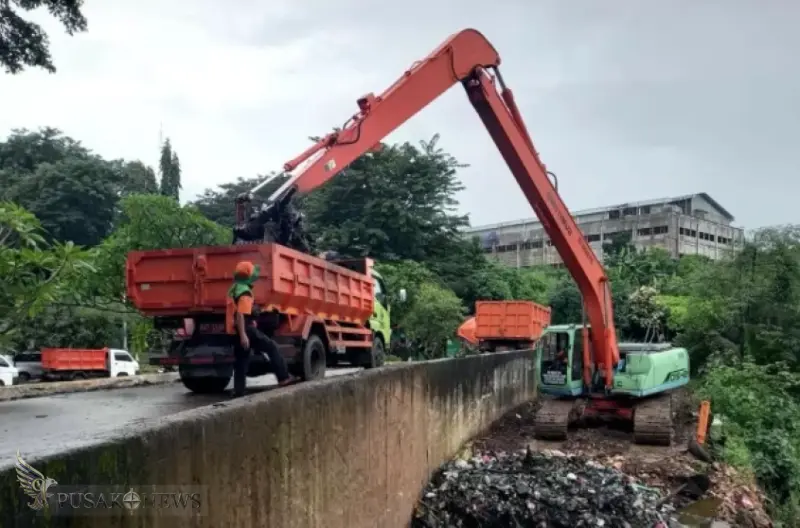 Pemprov DKI Jakarta Larang Penampungan Sementara di Badan Sungai, Sistem Pengelolaan Sampah Ditata Ulang
©PusakoNews.com/red