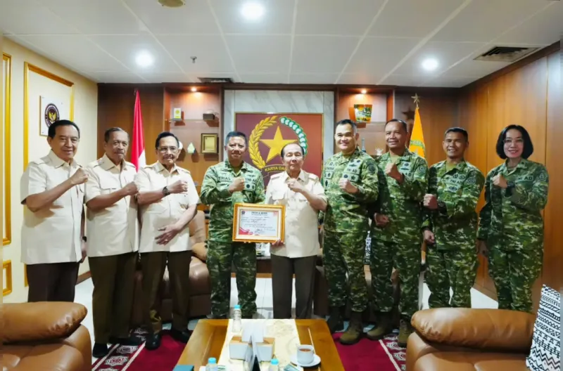 Kepala Staf Komando Pertahanan Udara Nasional (Kas Kohanudnas) Mayjen TNI Trias Wijanarko, S.I.P., M.H.I. beserta rombongan melaksanakan anjangsana kepada Jenderal (HOR) H.B.L. Mantiri di Gedung Legiun Veteran Republik Indonesia (LVRI) Graha Purna Yudha,