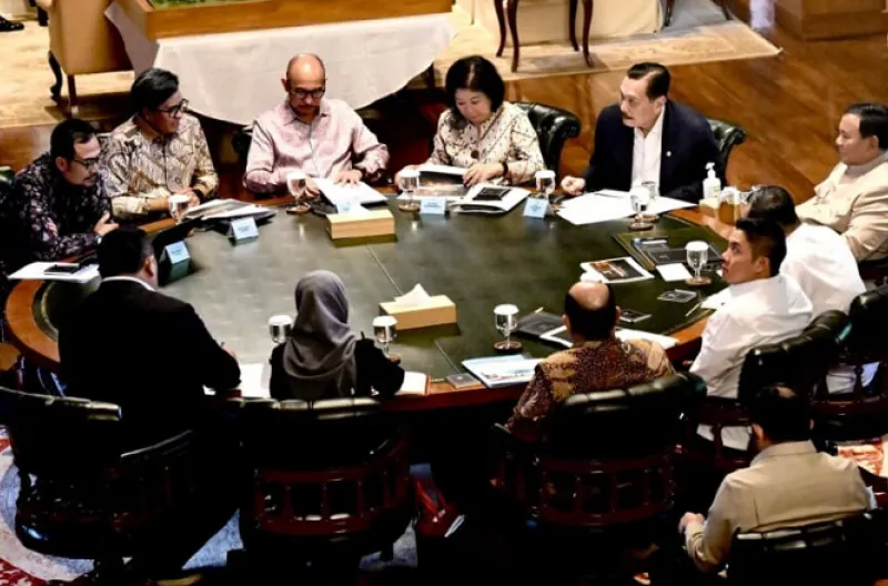 Luhut Sambangi Prabowo ke Hambalang, Bahas Penguatan Ekonomi Nasional dan GovTech