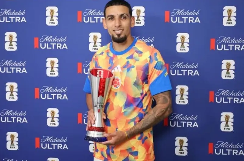 Pemain Terbaik Pertandingan Michelob Ultra Superior, Daniel Munoz (Kolombia)