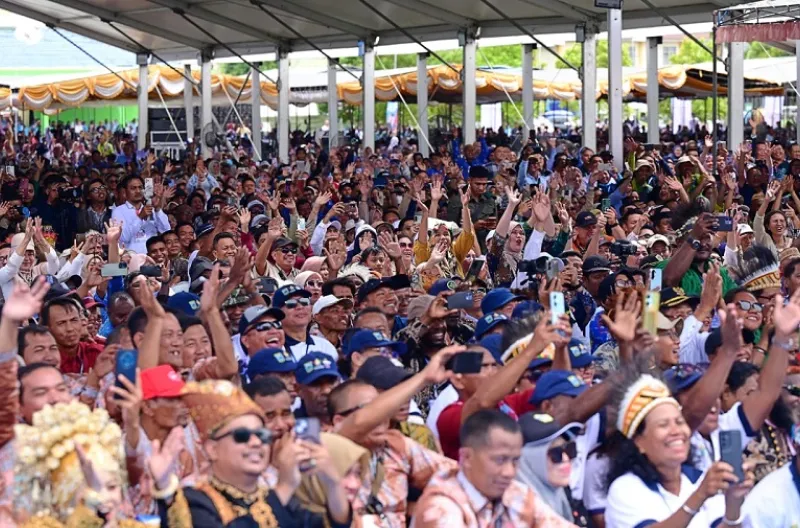 Para petani dan nelayan dari berbagai daerah di Indonesia menghadiri Puncak Pekan Nasional (PENAS) Petani dan Nelayan XVII di Sport Center Limboto, Kabupaten Gorontalo, Provinsi Gorontalo, pada Rabu, 24 Juni 2026