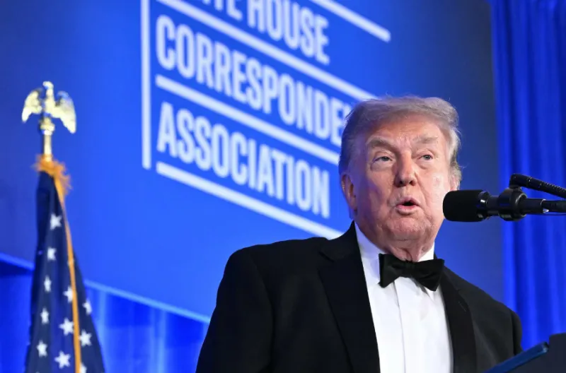 Presiden Donald Trump berbicara selama acara makan malam Asosiasi Koresponden Gedung Putih 2026 di Waldorf Astoria di Washington