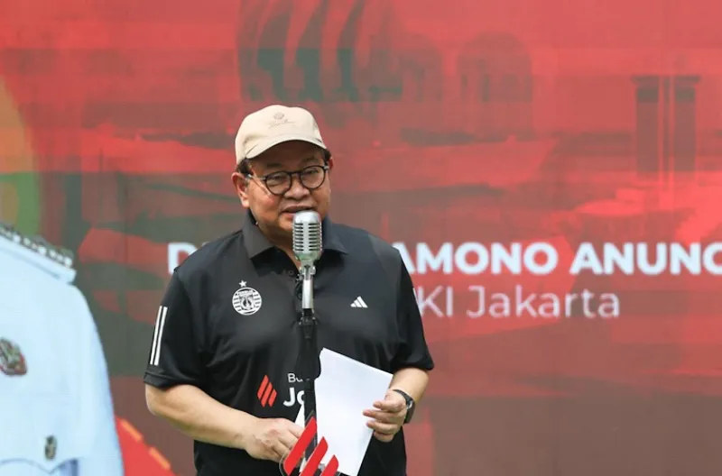 Gubernur DKI Jakarta, Pramono Anung memberikan sambutan dalam acara Kick Off Kolaborasi Bank Jakarta dan Persija