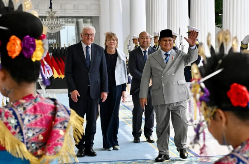 Presiden Republik Indonesia, Prabowo Subianto menggelar jamuan santap siang kenegaraan sebagai bagian dari rangkaian kunjungan kenegaraan Presiden Republik Federal Jerman, Frank-Walter Steinmeier beserta Ibu Elke Büdenbender di Istana Negara, Jakarta