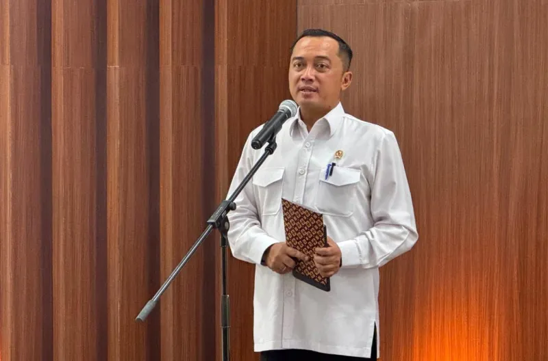 Menteri Sekretaris Negara (Mensesneg) Prasetyo Hadi menyampaikan keterangan pers kepada awak media di Gedung Nusantara III DPR/MPR RI, Jakarta, pada Senin, 10 Agustus 2026.